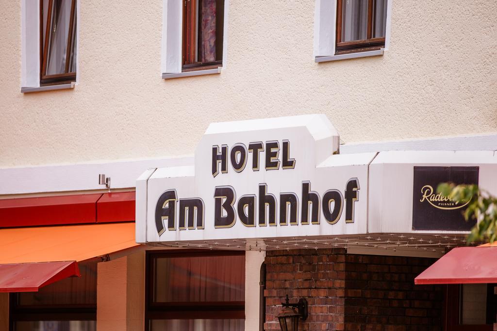 Am Bahnhof 3*