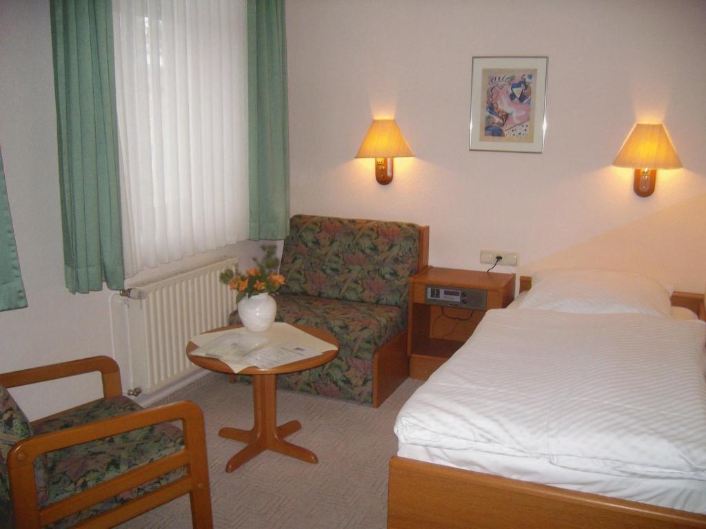 Hotel Am Bahnhof 3*